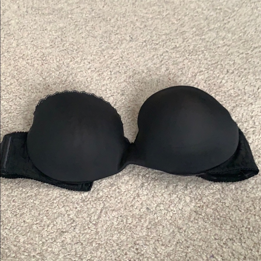 Black strapless bra